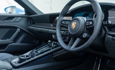 Porsche 911 Targa 4 GTS (992) 13