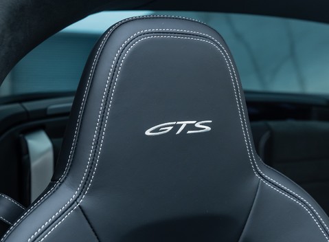 Porsche 911 Targa 4 GTS (992) 16