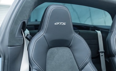 Porsche 911 Targa 4 GTS (992) 15