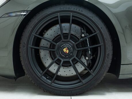 Porsche 911 Carrera GTS (992)