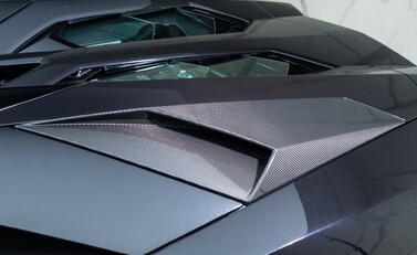 Lamborghini Aventador LP 740-4 S Roadster 33