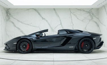 Lamborghini Aventador LP 740-4 S Roadster 3