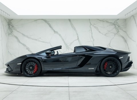 Lamborghini Aventador LP 740-4 S Roadster 3