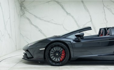 Lamborghini Aventador LP 740-4 S Roadster 38