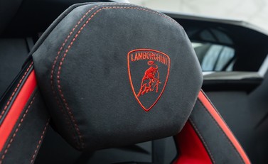 Lamborghini Aventador LP 740-4 S Roadster 16