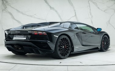 Lamborghini Aventador LP 740-4 S Roadster 5