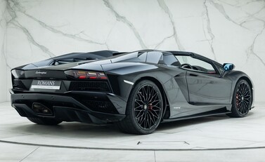 Lamborghini Aventador LP 740-4 S Roadster 6