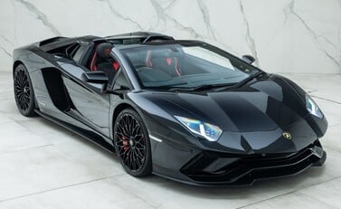 Lamborghini Aventador LP 740-4 S Roadster 11