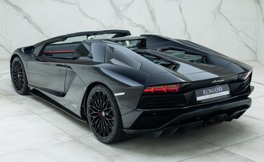 Lamborghini Aventador LP 740-4 S Roadster 12