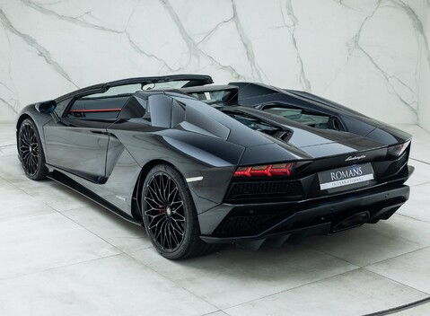 Lamborghini Aventador LP 740-4 S Roadster 12