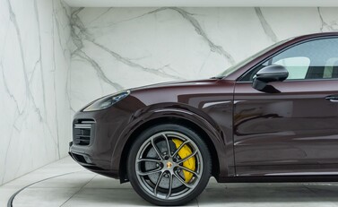 Porsche Cayenne TURBO S E-Hybrid Coupe 37