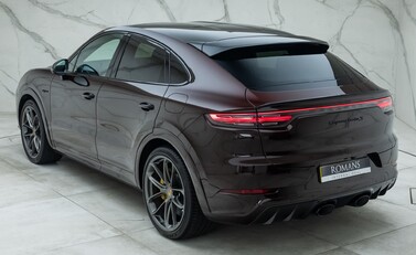 Porsche Cayenne TURBO S E-Hybrid Coupe 10