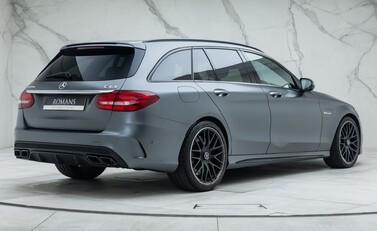 Mercedes-Benz C63 AMG PREMIUM Estate 3