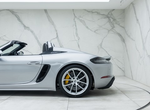 Porsche 718 SPYDER 35