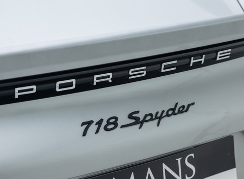 Porsche 718 SPYDER 32