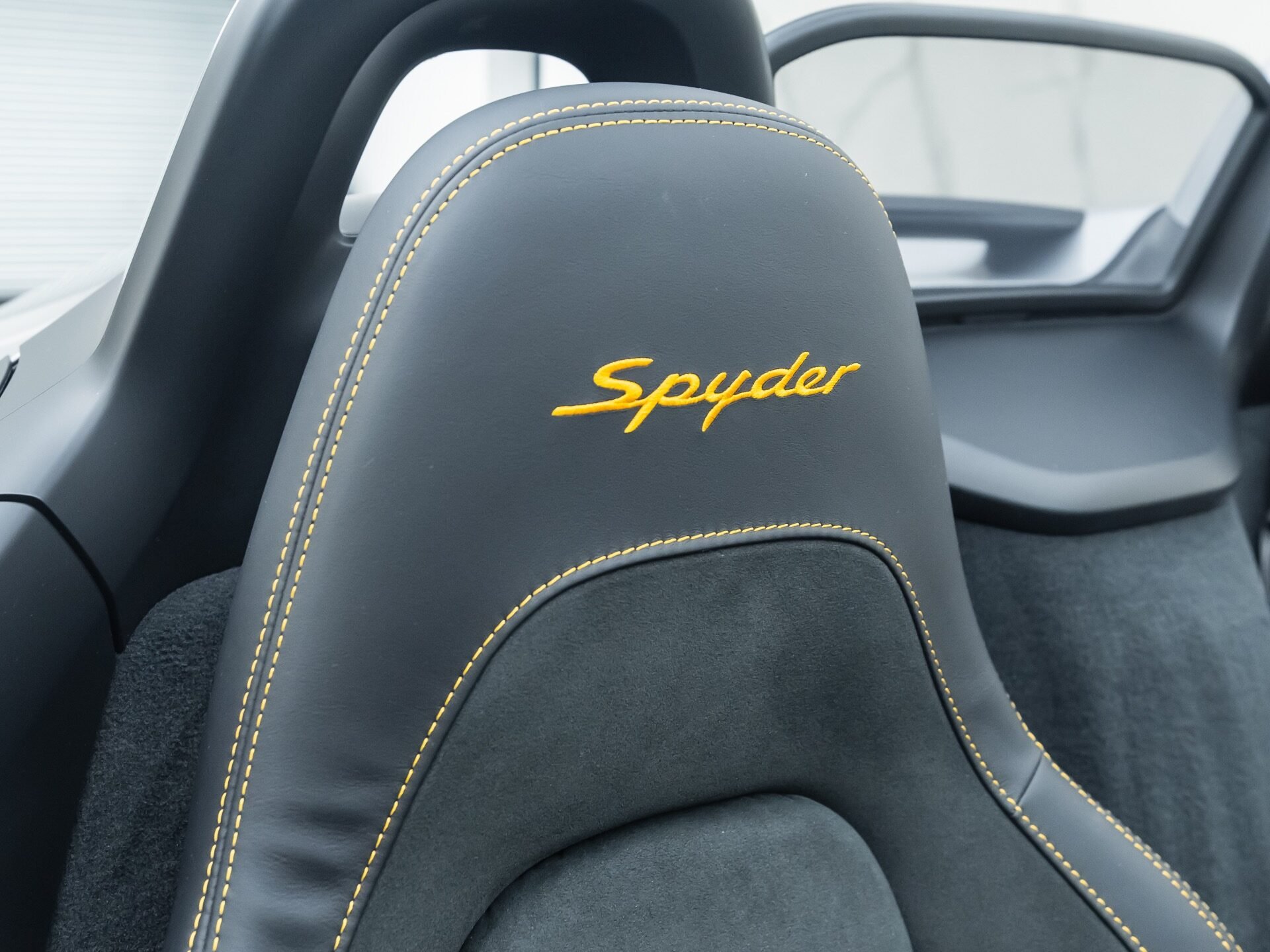 ベルルッティ Used Porsche 718 SPYDER for sale | GT Silver Metallic