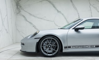 Porsche 911 GT3 TOURING (992) 28