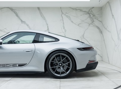 Porsche 911 GT3 TOURING (992) 29