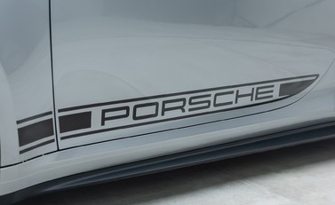 Porsche 911 GT3 TOURING (992) 25