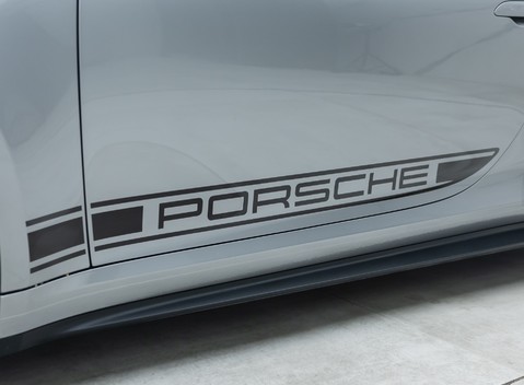 Porsche 911 GT3 TOURING (992) 25