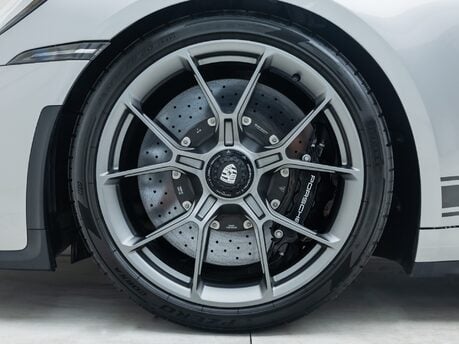 Porsche 911 GT3 TOURING (992)
