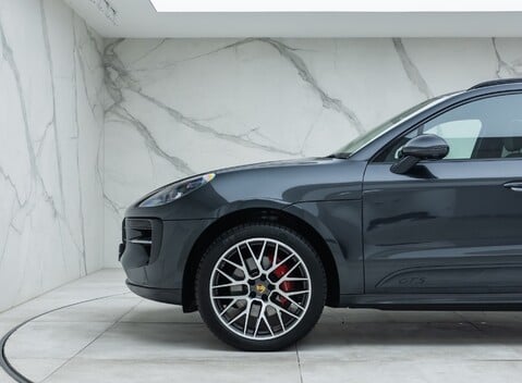 Porsche Macan GTS 33