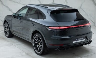 Porsche Macan GTS 9