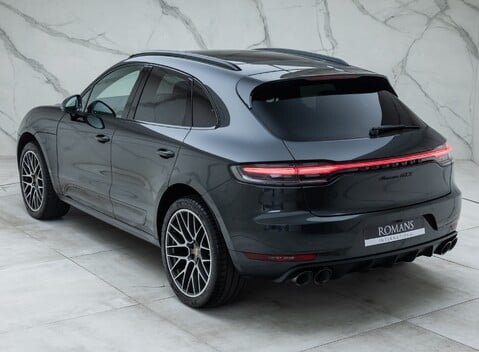 Porsche Macan GTS 9