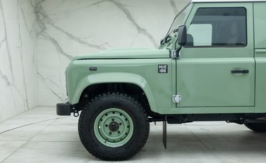 Land Rover Defender 90 HERITAGE HARD TOP 36