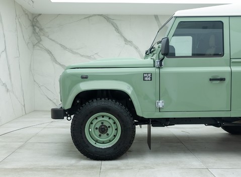 Land Rover Defender 90 HERITAGE HARD TOP 36