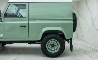 Land Rover Defender 90 HERITAGE HARD TOP 37