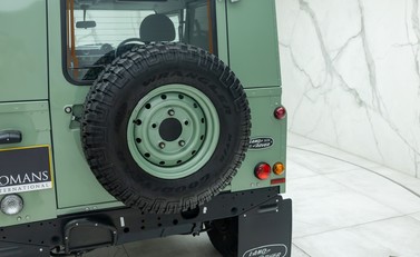 Land Rover Defender 90 HERITAGE HARD TOP 29