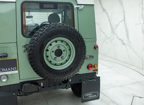 Land Rover Defender 90 HERITAGE HARD TOP 29