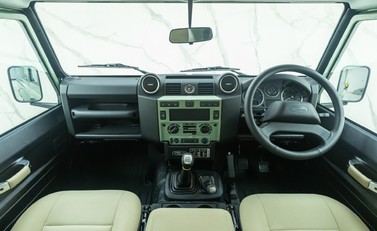 Land Rover Defender 90 HERITAGE HARD TOP 17