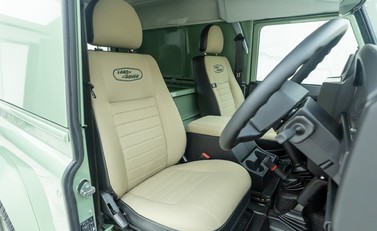 Land Rover Defender 90 HERITAGE HARD TOP 11