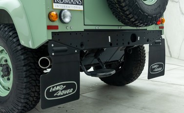 Land Rover Defender 90 HERITAGE HARD TOP 34