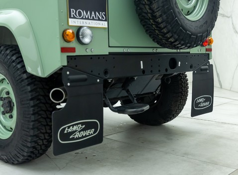 Land Rover Defender 90 HERITAGE HARD TOP 34