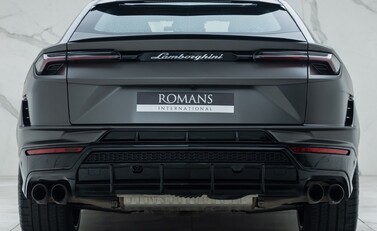 Lamborghini Urus S 5