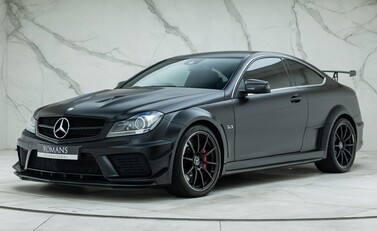 Mercedes-Benz C63 AMG Black Series 1