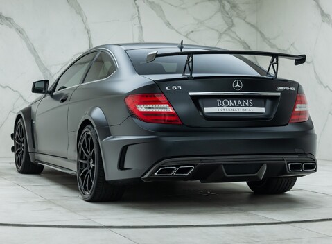 Mercedes-Benz C63 AMG Black Series 10