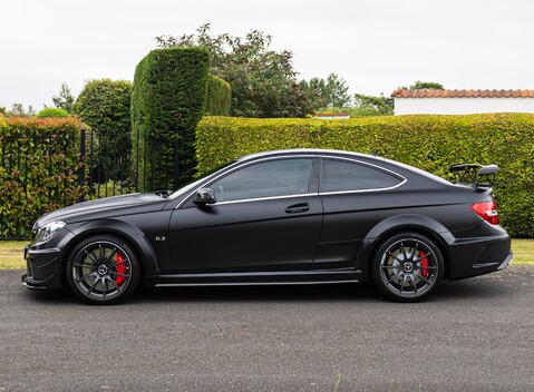 Mercedes-Benz C63 AMG Black Series 3