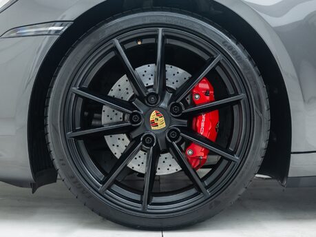 Porsche 911 Carrera S (992)