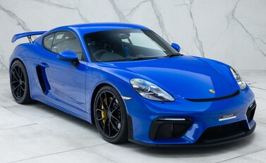 Porsche Cayman GT4 (718) 8