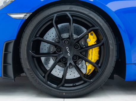 Porsche Cayman GT4 (718)