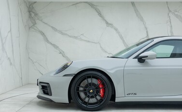 Porsche 911 Carrera 4 GTS (992) 30