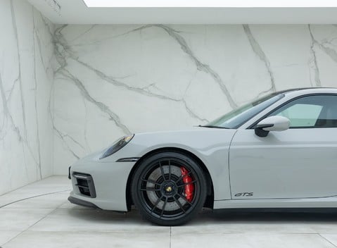 Porsche 911 Carrera 4 GTS (992) 30