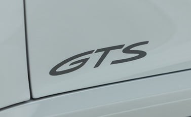 Porsche 911 Carrera 4 GTS (992) 29