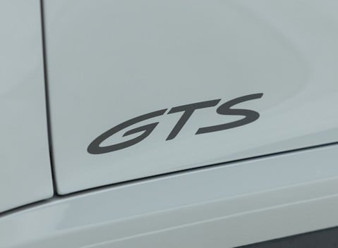 Porsche 911 Carrera 4 GTS (992) 29