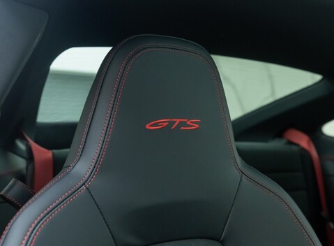 Porsche 911 Carrera 4 GTS (992) 13