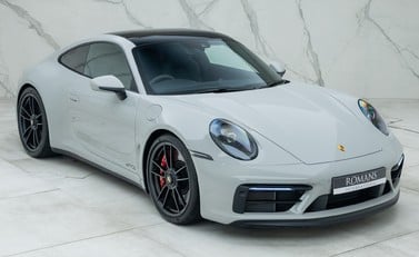 Porsche 911 Carrera 4 GTS (992) 8